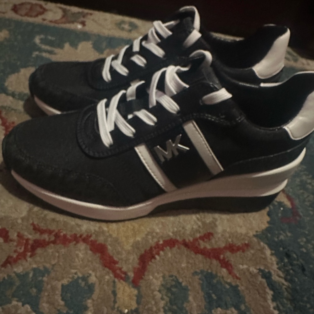BRAND NEW MICHEAL KORS WEDGES